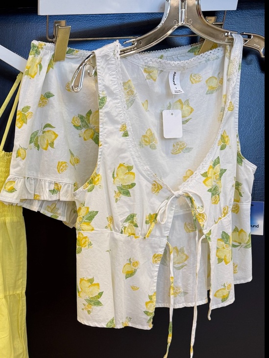 Abound Tops - Abound NWT Lemon Print Tie Front Top & Shorts Set Size Small